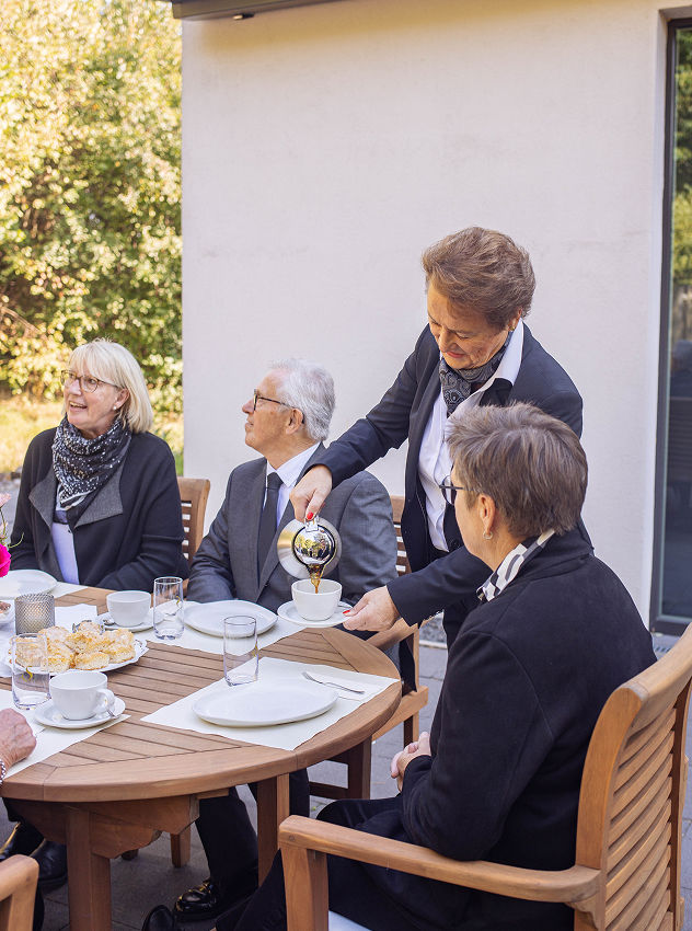 Gemeinsam zu Tisch: Seemann & Söhne organisiert in Hamburg den würdevollen Rahmen für das anschließende Beisammensein, um im persönlichen Austausch bei Speisen und Getränken gemeinsam der Verstorbenen zu gedenken